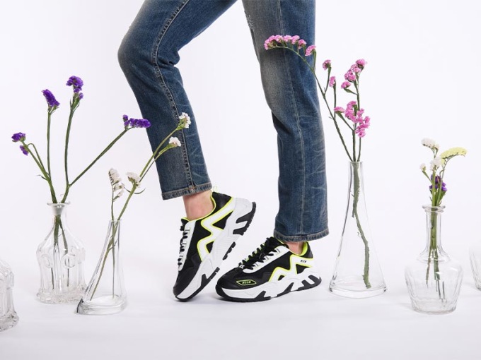 Come scegliere le sneakers perfette: guida ai modelli più iconici per il pubblico femminile