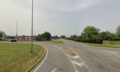 Schianto tra due auto, tra i feriti anche una bambina di 7 anni e un bimbo di 2