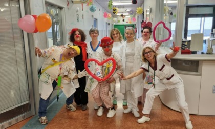 Tanti sorrisi e ascolto: i clown dell'associazione mantovana che aiutano i pazienti dell'Oglio Po