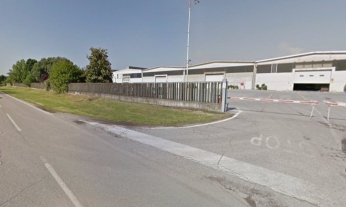Rimane incastrato nella rulliera, elettricista 42enne trasportato in ospedale