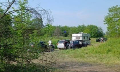 Rave illegale nella campagna mantovana: 45 giovani denunciati, in arrivo anche da Cremona