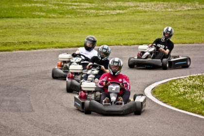 Incidente al Cremona Circuit: pilota a piedi investito da un kart dopo una sosta imprevista in pista