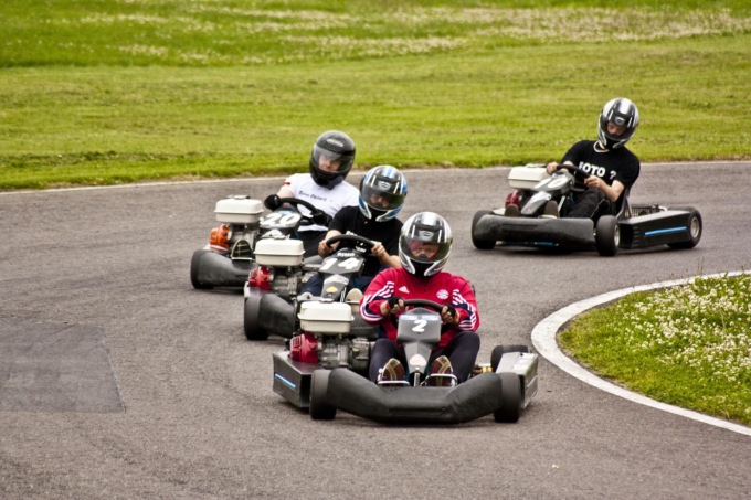 Incidente al Cremona Circuit: pilota a piedi investito da un kart dopo una sosta imprevista in pista
