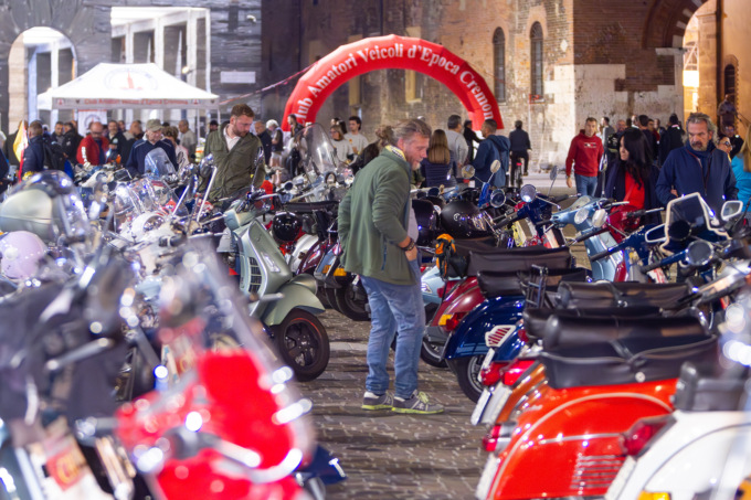 Torna “In VESPA di SERA 4”: motori accesi per l’estate cremonese