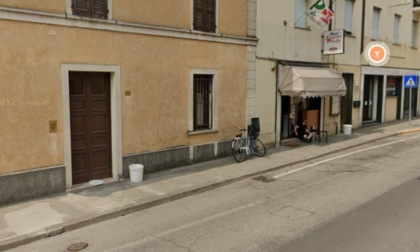 Lite per la musica troppo alta degenera: 28enne ferito all'addome, è grave