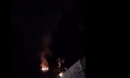 Fuoco d’artificio causa un incendio a Pizzighettone: fiamme su una Casamatta