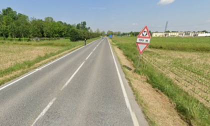 Perde il controllo della moto e finisce fuori strada, 18enne elitrasportato in ospedale