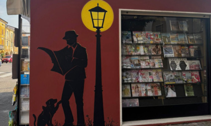 Un murales sulla facciata dell'edicola di Vescovato danneggiata dai vandali