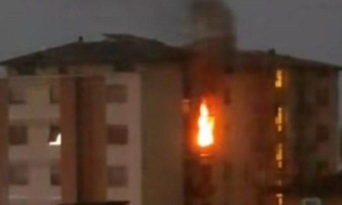 Divampa l’incendio nella palazzina, paura nella notte a Soresina