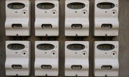 Manomettono i contatori per sottrarre energia: scatta la denuncia per due uomini