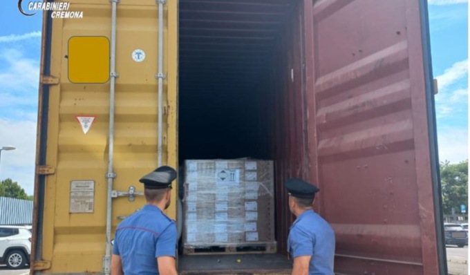 Rubano un camion carico di profumi per 4 milioni di euro… ma finiscono in manette