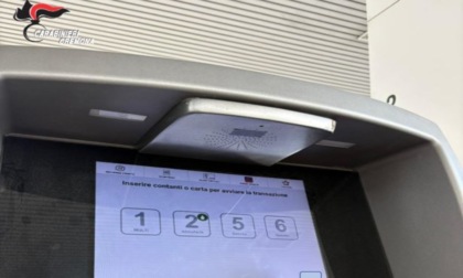 Frode sventata al self-service: microcamera nascosta sulla colonnina