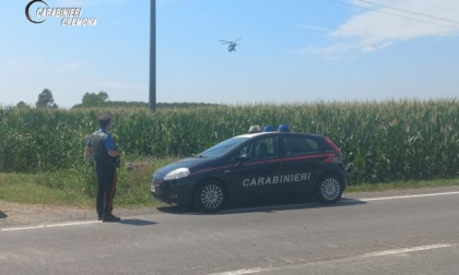 Fuga in auto dopo tentato furto: inseguimento a Castelleone anche in elicottero