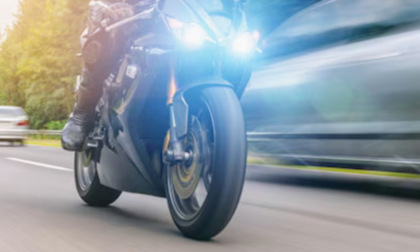 Si mette alla guida ubriaco e si schianta a Casalmaggiore, ferito motociclista 55enne