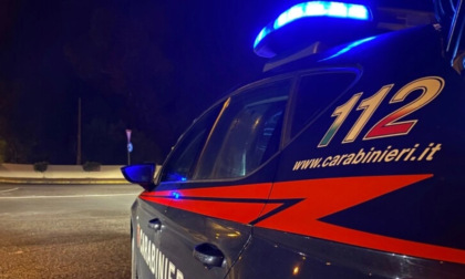 Fermano due giovani per un controllo a Crema e trovano la droga nascosta sotto il sedile