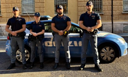 Vuole farla finita lanciandosi dal quarto piano, giovane donna salvata in extremis