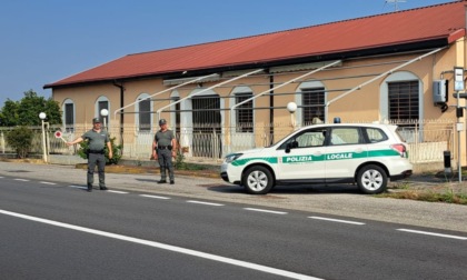 Senza patente né assicurazione, bloccato 44enne dopo inseguimento ad alta velocità