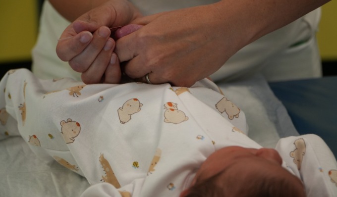 Monitoraggio non invasivo per tutti i neonati nel nido dell’Ospedale di Cremona