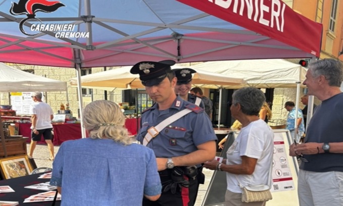 I carabinieri in piazza e tra la gente per la prevenzione da truffe e furti
