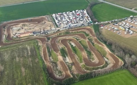 Cade al crossodromo e viene investita da un’altra moto: grave ragazza tedesca di 29 anni
