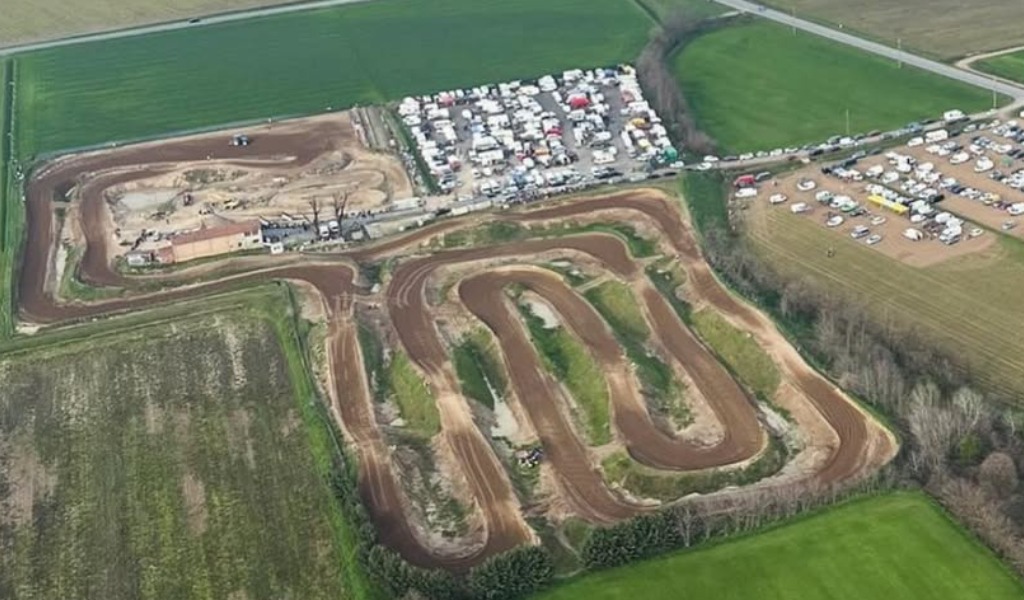 Cade al crossodromo e viene investita da un’altra moto: grave ragazza tedesca di 29 anni