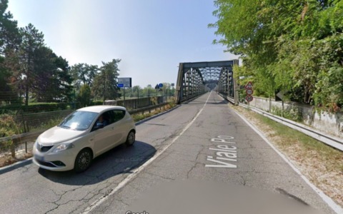 Test sulla pavimentazione del Ponte sul Po tra Cremona e Castelvetro: senso unico alternato