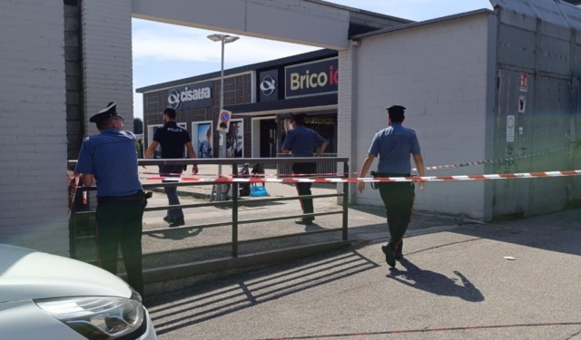 Giovane accoltellato in un parcheggio a Crema, individuato il responsabile