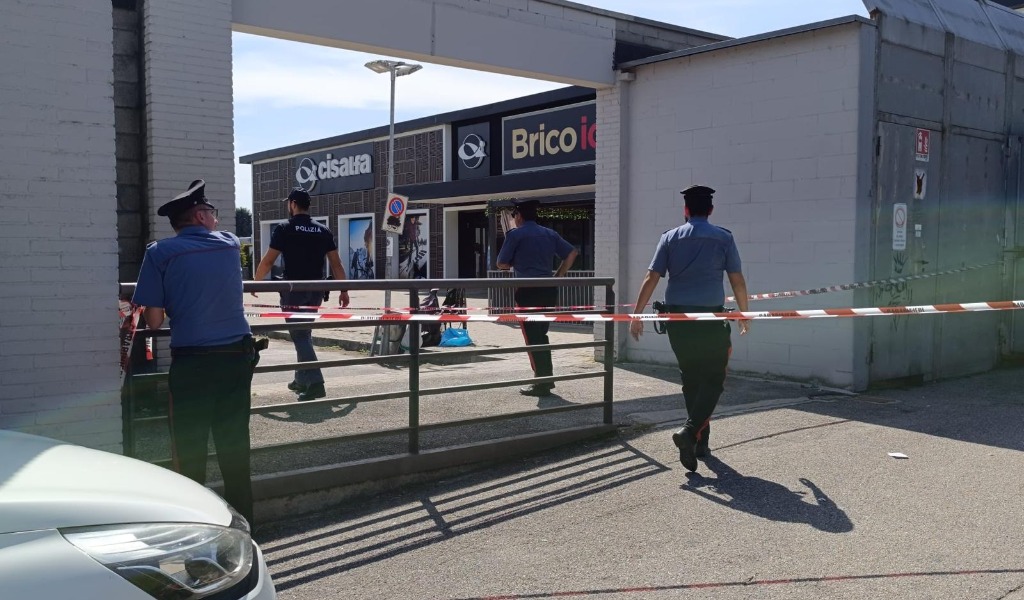 Giovane accoltellato in un parcheggio a Crema, individuato il responsabile