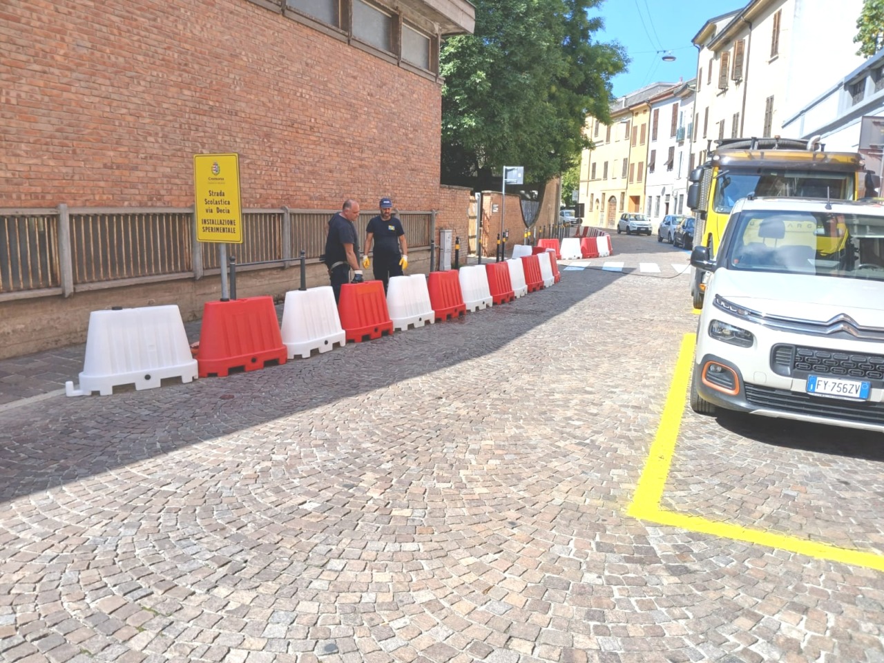 Più sicurezza per gli studenti: in via Decia la sperimentazione della strada scolastica