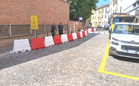Più sicurezza per gli studenti: in via Decia la sperimentazione della strada scolastica