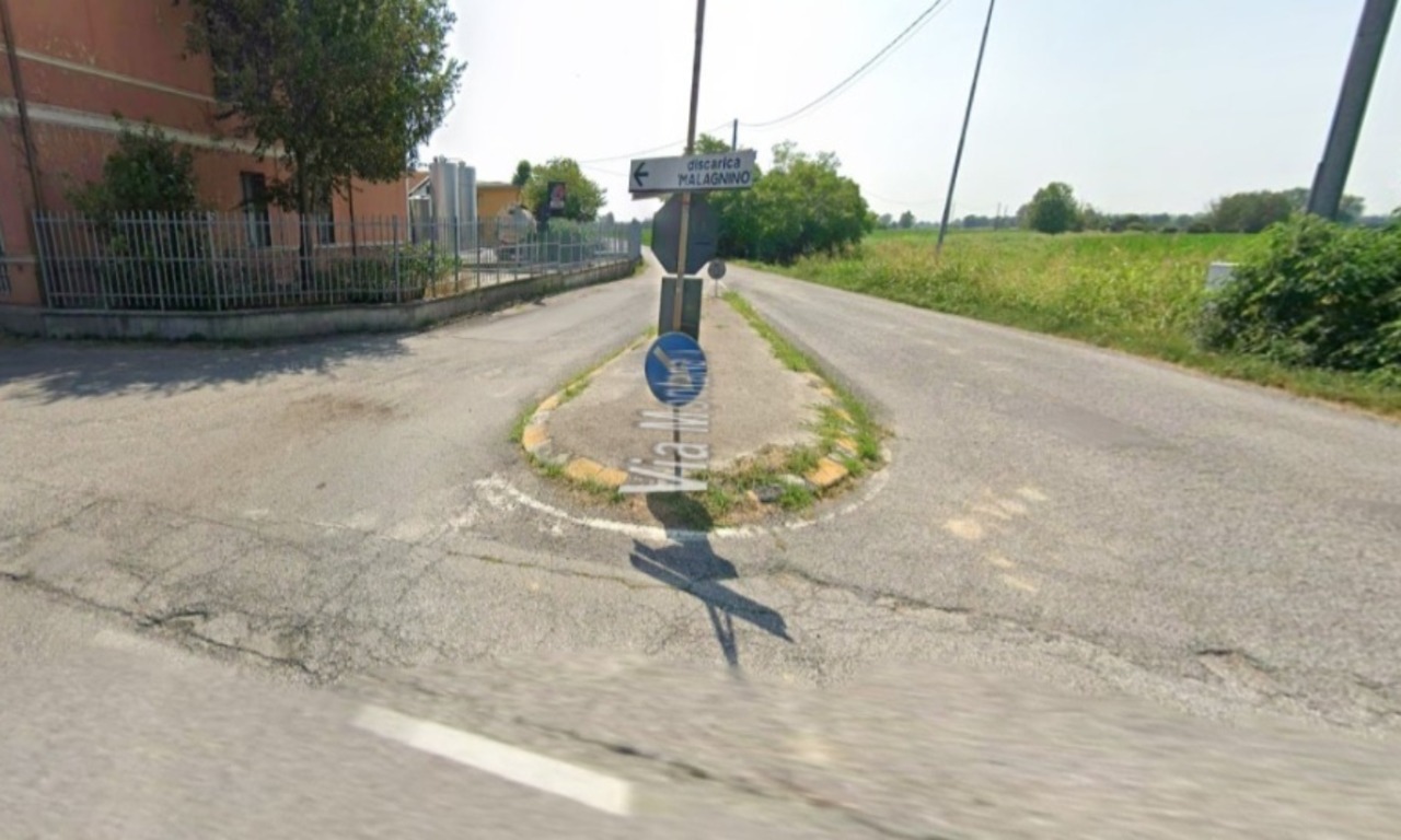 Perde il controllo del veicolo e si ribalta: tre feriti a Vescovato