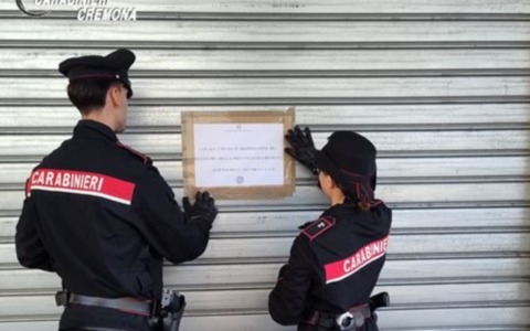 Schiamazzi, clienti con precedenti e minacce con coltello: chiuso locale pubblico di Agnadello