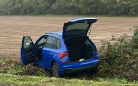 In fuga sulla Provinciale finisce fuori strada: denunciato 30enne con patente ritirata