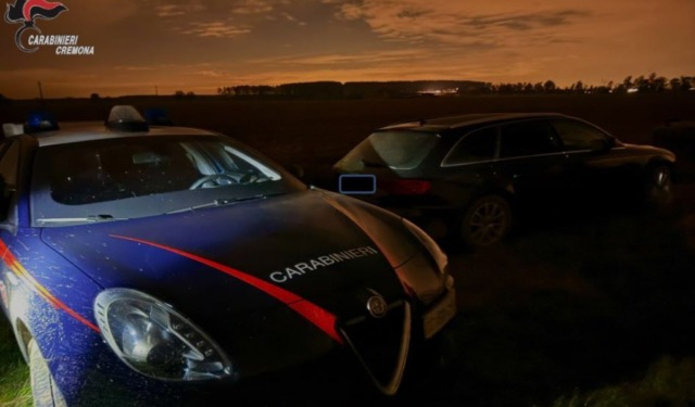 Inseguimento lungo 10 chilometri nella notte, la folle corsa finisce contro un masso
