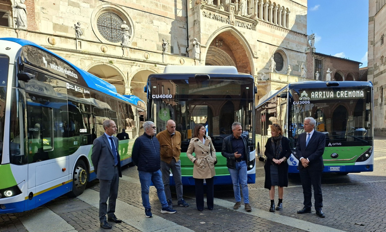 Nuovi autobus elettrici a Cremona: “Tutti i mezzi lo saranno entro l’inizio del 2026”