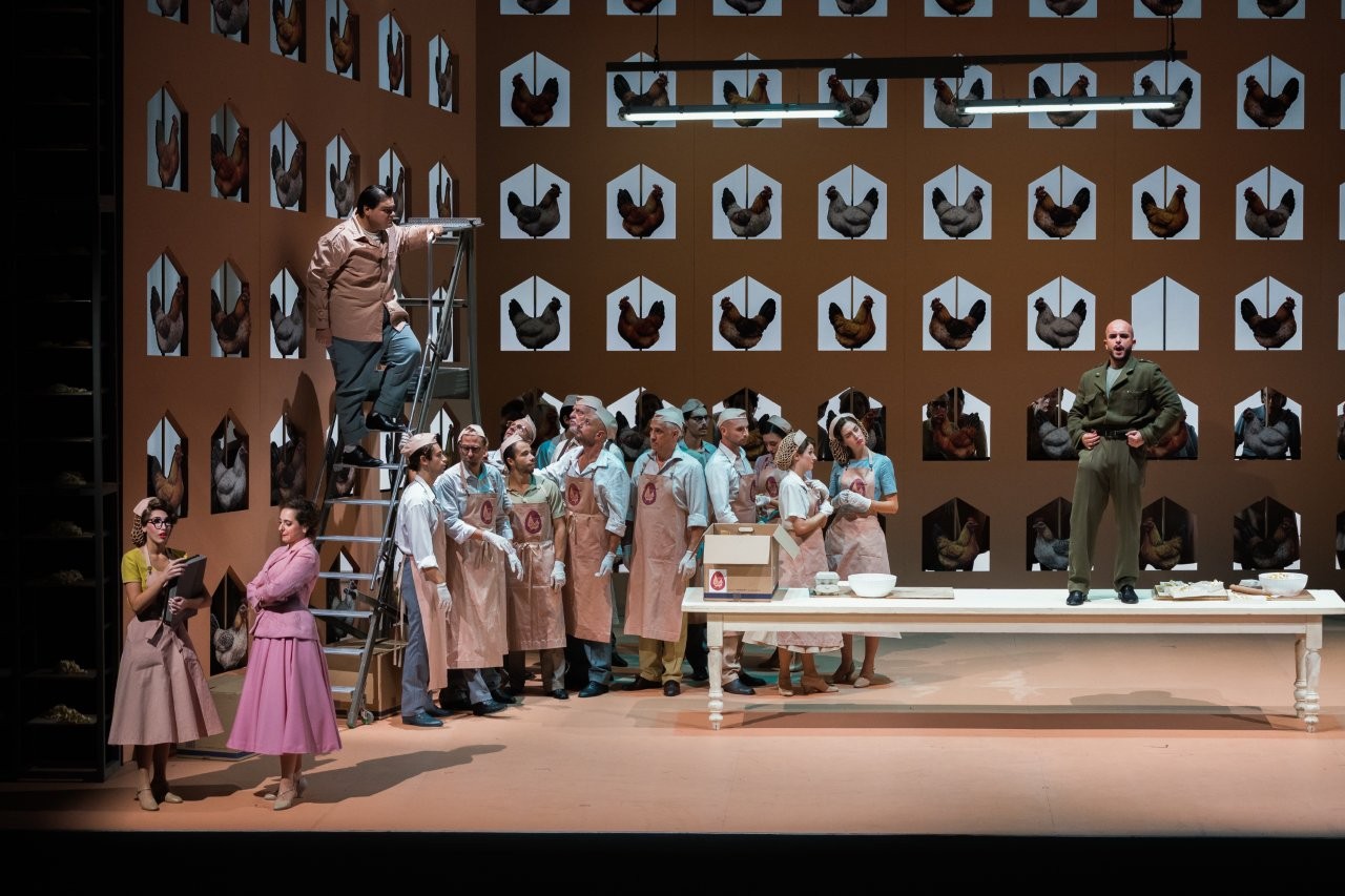 L’Elisir d’amore al Teatro Ponchielli: tra comicità, inganni e desideri