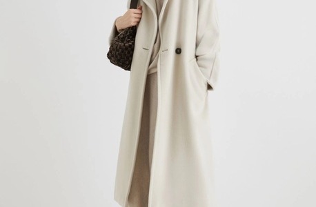 Cappotti da donna e stile consapevole: Step By Step racconta una moda che accompagna ogni giorno