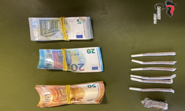 Hashish in tasca e in casa: 30enne denunciato dai Carabinieri