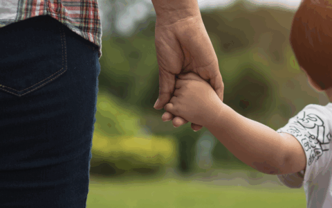 Sottrae i figli alla moglie e fugge in Spagna: 47enne condannato a sei mesi