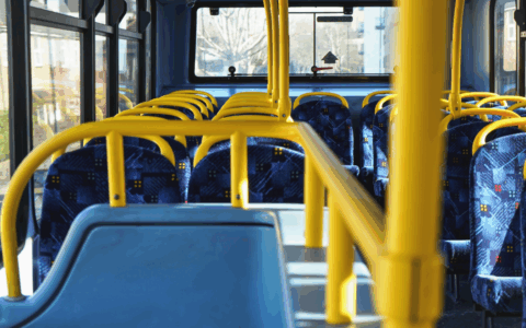 Privo del permesso di soggiorno, scoperto grazie al biglietto del bus non obliterato