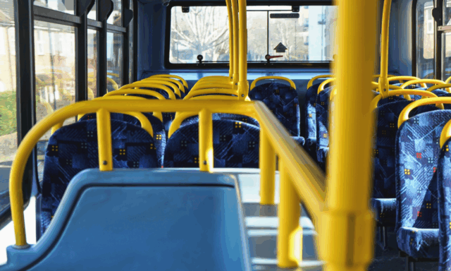 Privo del permesso di soggiorno, scoperto grazie al biglietto del bus non obliterato