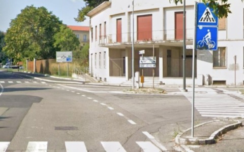 Pedone investito e sbalzato a terra, grave una 68enne