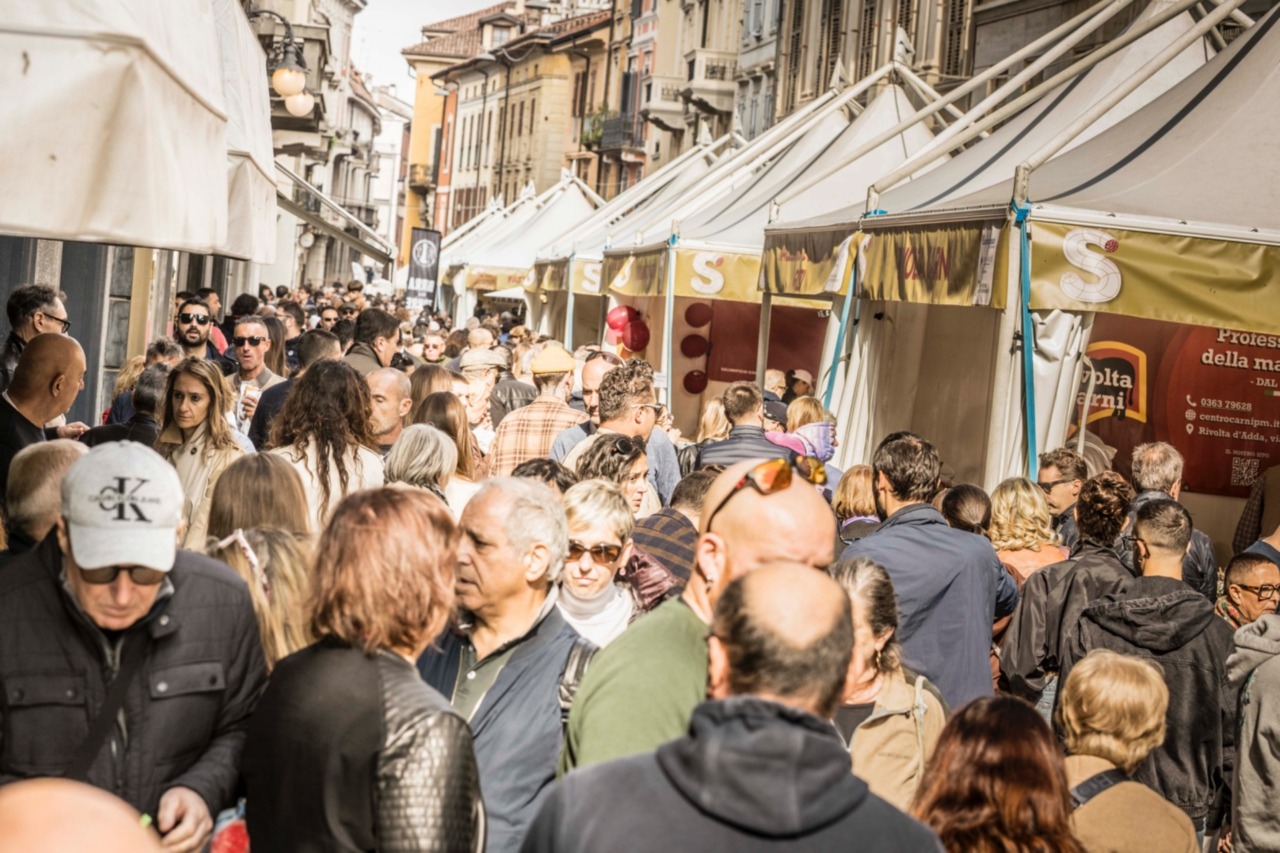 Cremona per tre giorni capitale del gusto: la Festa del Salame conquista cittadini e visitatori