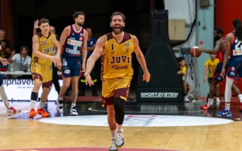La Juvi Ferraroni resiste alla rimonta e batte la Fortitudo Bologna 68-58
