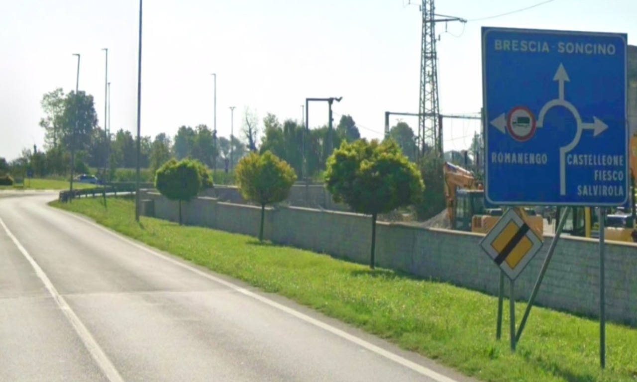 Si addormenta alla guida e finisce contro un tir, due feriti soccorsi