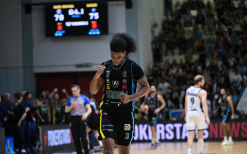 Vanoli Cremona, prima vittoria in campionato: battuta Sassari 79-75