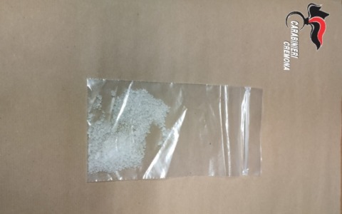 Fermato in centro con atteggiamento sospetto: a casa nascondeva ketamina