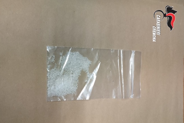 Fermato in centro con atteggiamento sospetto: a casa nascondeva ketamina