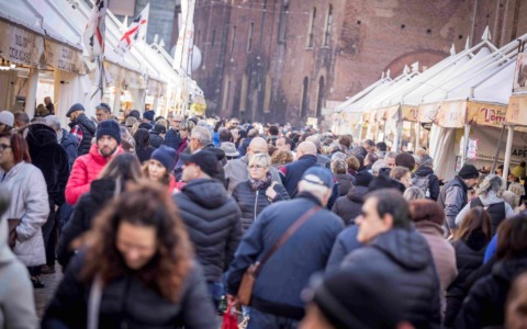 Grande successo per il primo weekend della Festa del Torrone tra gusto, storia e spettacolo