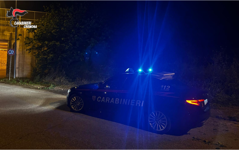 Inseguimento sulla SP415: auto sospetta finisce in un fossato